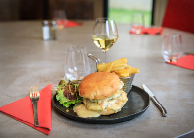 Burger fait maison - Brasserie Les Tuileries